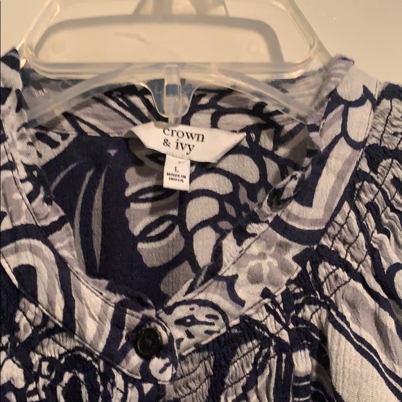 Flowy button down top - Picture 4 of 5